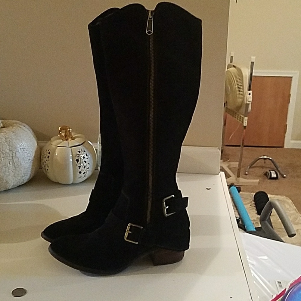 Boots - Picture 2 of 6